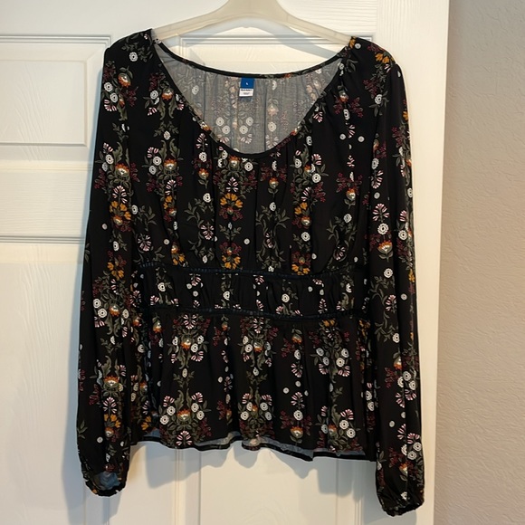 Old Navy Lace Trim Top - Picture 5 of 9
